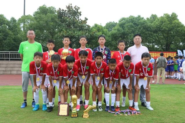 西甲-莱万破门费尔明建功 巴萨2-1塞维利亚